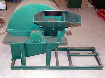 食用菌與木材鋸末粉碎機(jī) 多功能粉碎設(shè)備選購指南及鄭州中遠(yuǎn)機(jī)械介紹